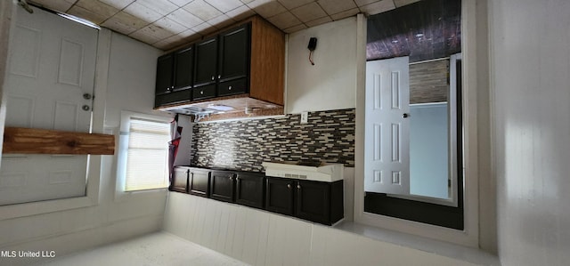 kitchen with decorative backsplash