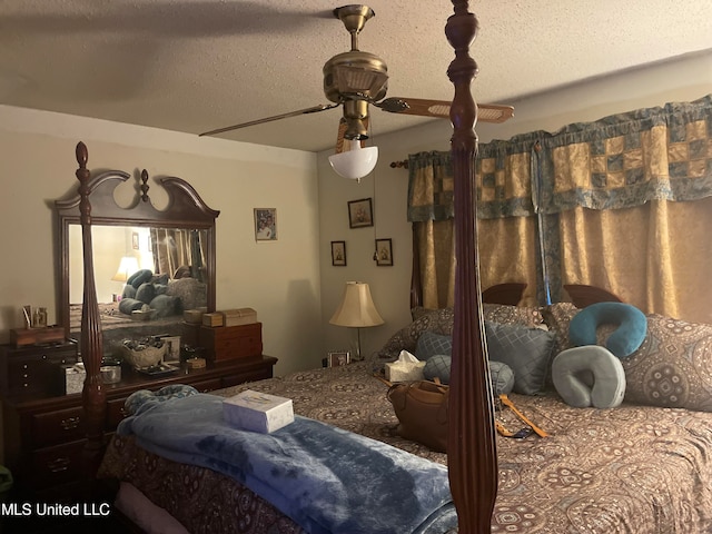 bedroom featuring ceiling fan and a textured ceiling