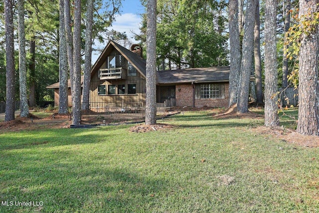 view of front of home with a front lawn