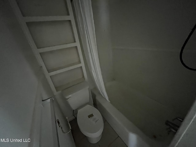 bathroom with shower / bath combo with shower curtain and toilet