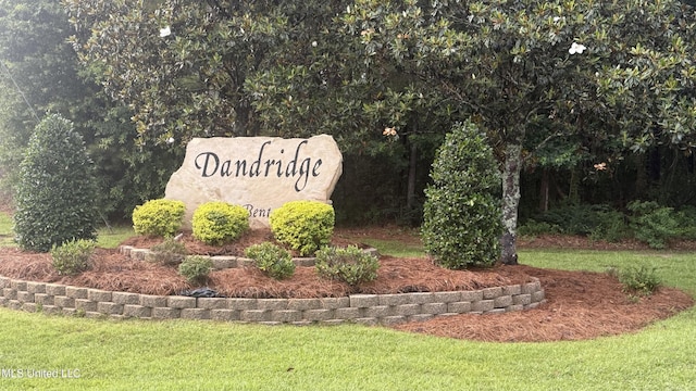 13 S Bridle Bnd, Hattiesburg, MS 39402 - community sign featuring a lawn