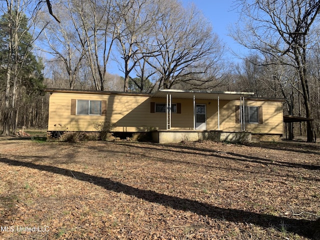 manufactured / mobile home with a porch