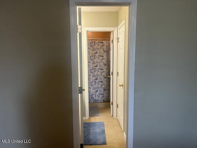 4181 Meadow Creek Dr, Horn Lake, MS 38637 - hallway featuring baseboards
