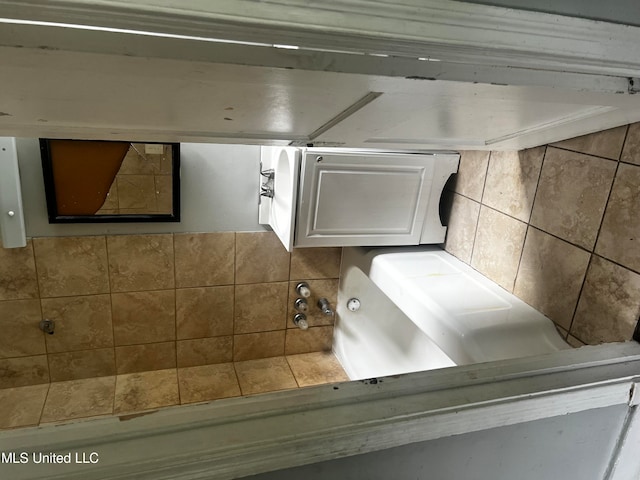 bathroom with backsplash