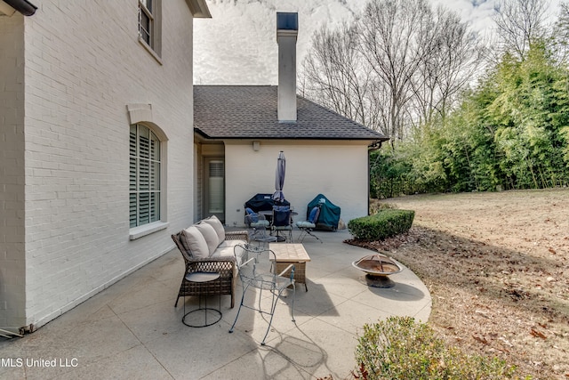 view of patio with a fire pit