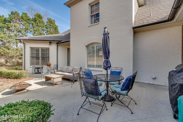 view of patio featuring an outdoor living space with a fire pit