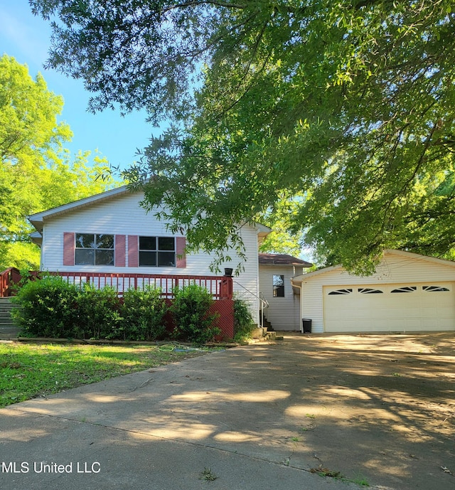 98 Danny Ln, Sardis, MS 38666 - view of front facade featuring a garage and an outbuilding