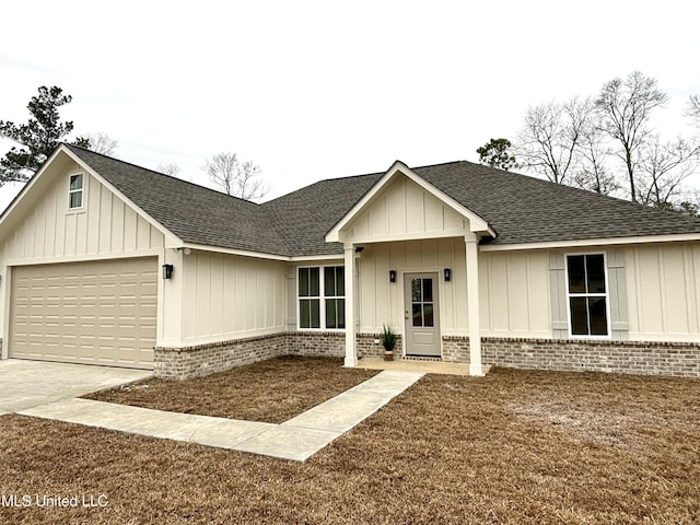 ranch-style home featuring a garage