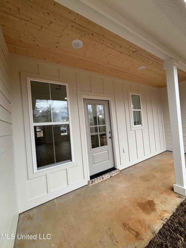 entrance to property with a patio