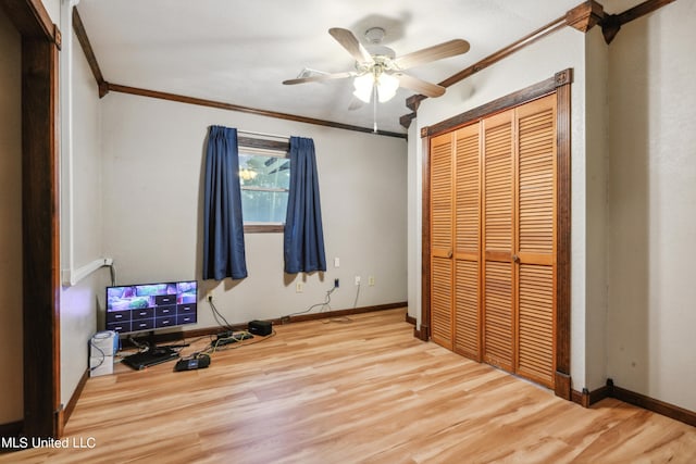 bedroom with ornamental molding, ceiling fan, light wood-type flooring, and a closet