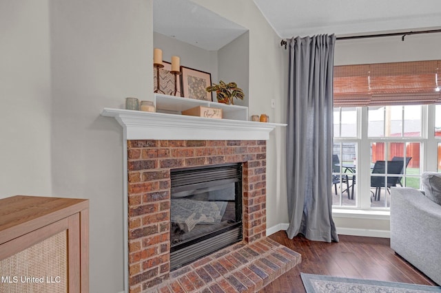 13245 Braybourne Pkwy, Olive Branch, MS 38654 - living area with a fireplace, wood finished floors, plenty of natural light, and baseboards