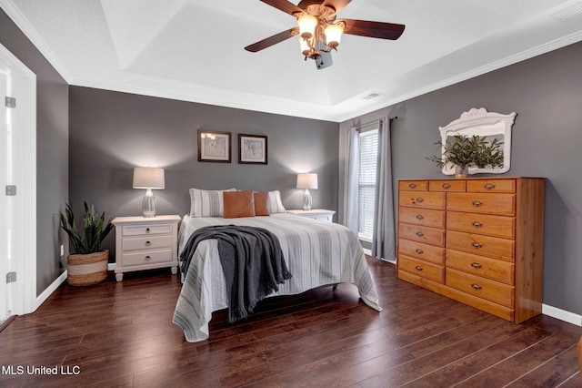 13245 Braybourne Pkwy, Olive Branch, MS 38654 - bedroom featuring hardwood / wood-style floors, ornamental molding, baseboards, and ceiling fan