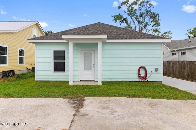 208 Sycamore St, Bay Saint Louis, MS 39520 - view of front of property with a shingled roof