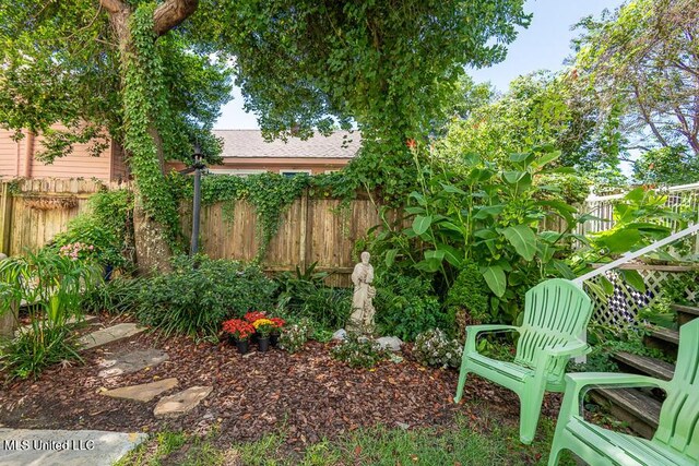 612 State St, Natchez, MS 39120 - view of yard