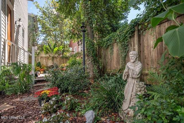 612 State St, Natchez, MS 39120 - view of yard