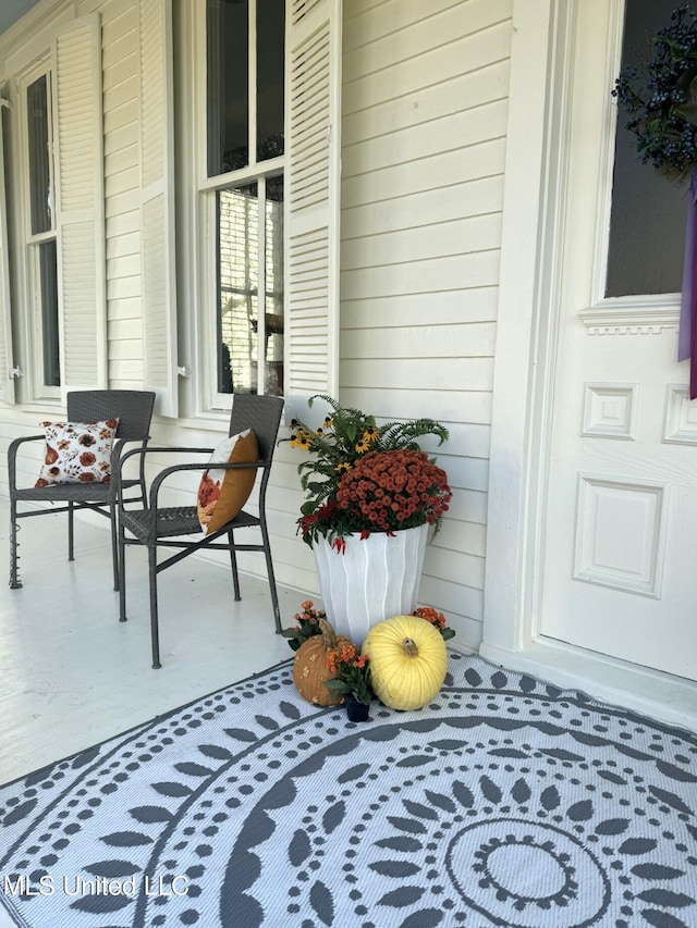 612 State St, Natchez, MS 39120 - view of covered porch
