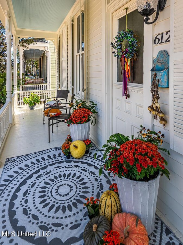 612 State St, Natchez, MS 39120 - view of covered porch