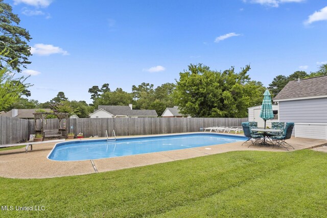 725 Bay Tree Dr, Flowood, MS 39232 - view of pool with a fenced backyard and a patio area