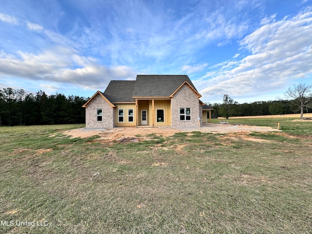 view of front of house with a front yard