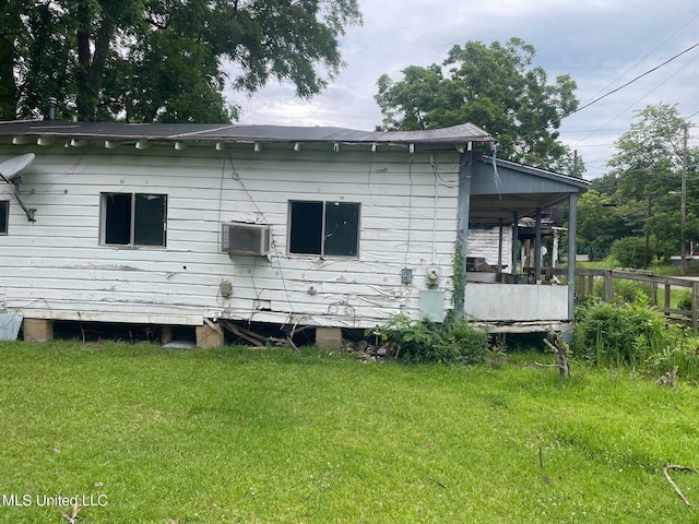 1717 9th Ave, Meridian, MS 39301 - back of property with a yard