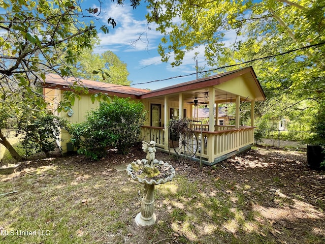 view of front of home featuring ceiling fan