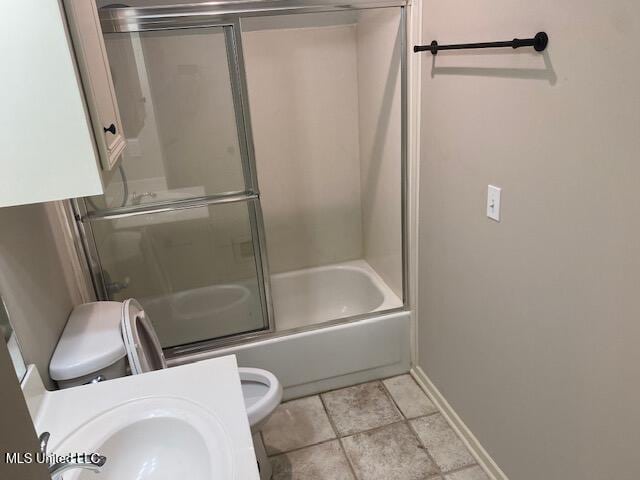 4 Foxcroft Ct, Madison, MS 39110 - full bath with toilet, baseboards, and shower / bath combination with glass door