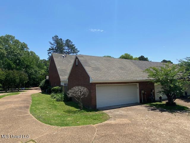 4 Foxcroft Ct, Madison, MS 39110 - view of side of home featuring a garage, driveway, and brick siding
