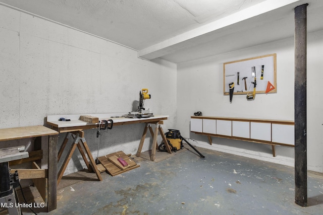 107 Lakepointe Dr, Madison, MS 39110 - below grade area with a workshop area