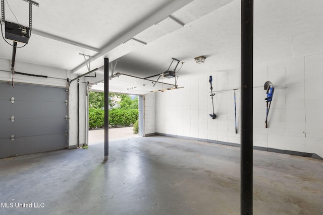107 Lakepointe Dr, Madison, MS 39110 - garage with a garage door opener