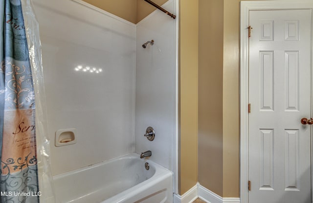 350 Edgewood Xing, Brandon, MS 39042 - bathroom featuring shower / bath combo and baseboards