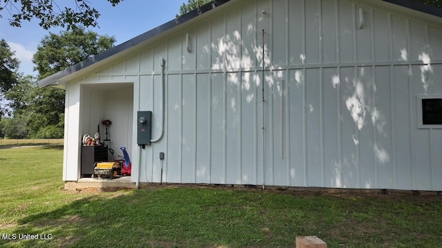 view of side of home featuring a lawn