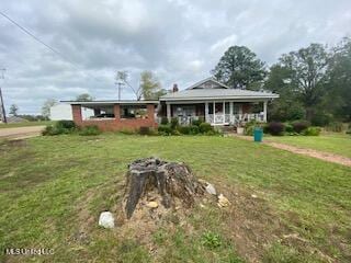 view of front of property with a porch and a front yard