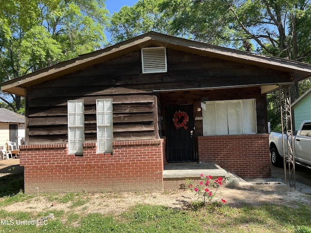 view of front of house with brick siding