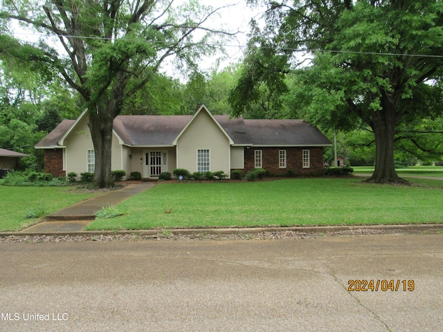 ranch-style house with a front yard