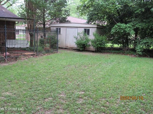 view of yard featuring a storage shed