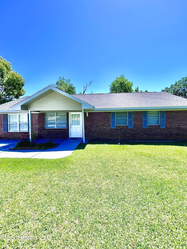 ranch-style home with a front yard