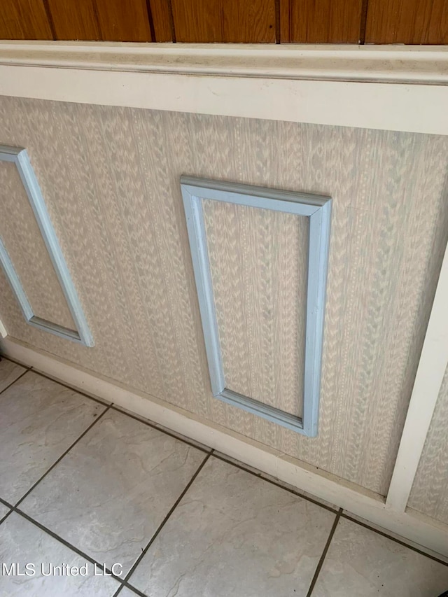 interior details with tile patterned floors