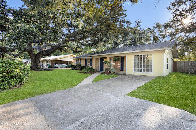 single story home with a front lawn