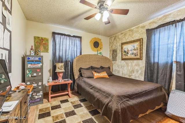 3811 16th St, Gulfport, MS 39501 - bedroom with a textured ceiling and a ceiling fan