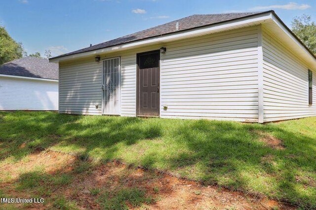 713 Cypress Ln Unit A & B, Picayune, MS 39466 - back of property with a lawn
