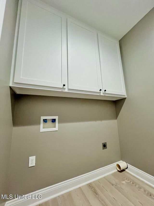 113 River Bend Ave, Vidalia, LA 71373 - washroom featuring light wood-type flooring, cabinet space, hookup for a washing machine, and hookup for an electric dryer