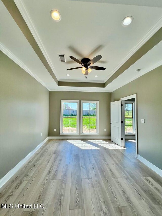 113 River Bend Ave, Vidalia, LA 71373 - spare room featuring a wealth of natural light, a tray ceiling, and visible vents