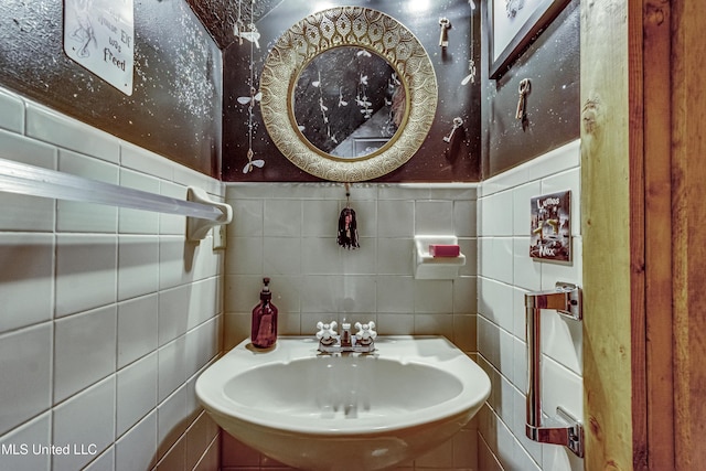 106 Mcwilliams Dr, Terry, MS 39170 - bathroom featuring a sink and tile walls
