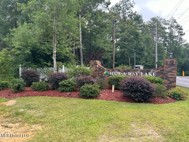 904 E Lakeshore Dr, Carriere, MS 39426 - view of community sign