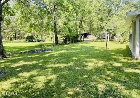 3908 Wildwood Rd, Moss Point, MS 39562 - view of grassy yard