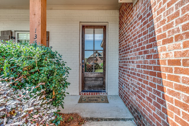 property entrance featuring a porch