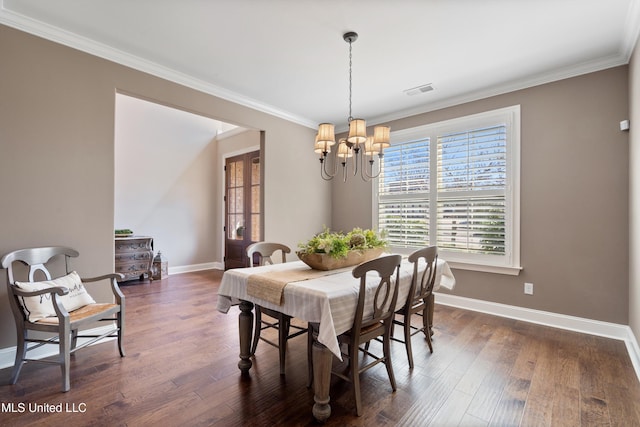 dining area featuring visible vents, baseboards, ornamental molding, a notable chandelier, and dark wood-style flooring