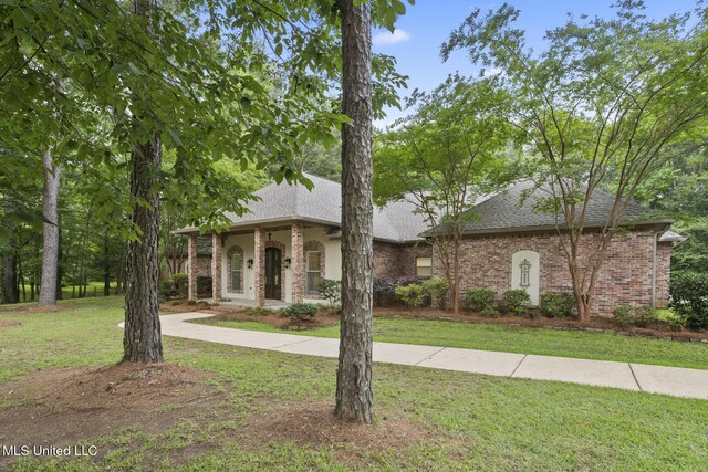 191 N Brandon Blvd, Brandon, MS 39042 - view of front of home with a front yard, a shingled roof, and brick siding