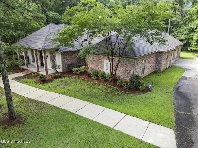 191 N Brandon Blvd, Brandon, MS 39042 - single story home featuring a front yard, driveway, a shingled roof, brick siding, and an attached garage