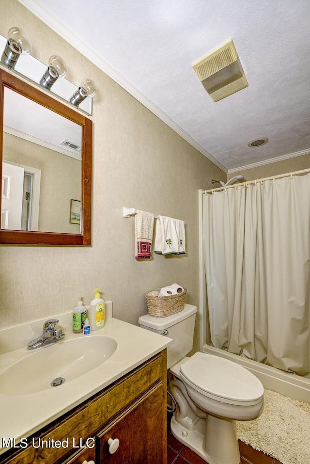 full bathroom with shower / tub combo with curtain, toilet, tile patterned floors, vanity, and crown molding